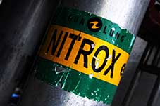 botella con la etiqueta de nitrox